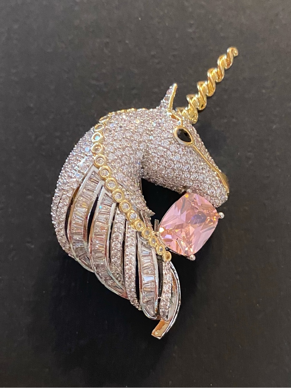 Unicorn Brooch Pin Stunning❣️🦄
